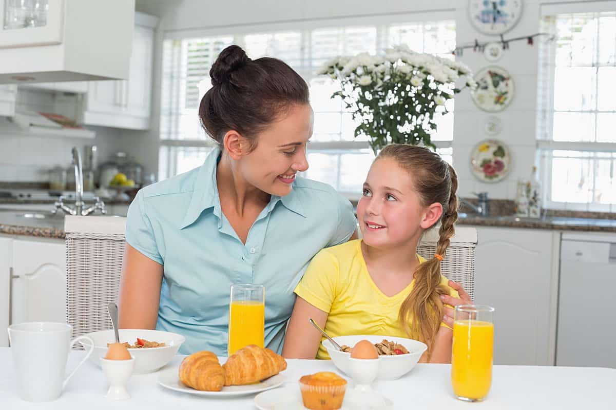 5 Easy Ways to Build Family Relationships During Dinner- that Your Kids will Actually Enjoy