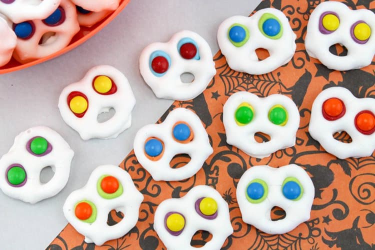 Fun and Easy Screaming Ghost Pretzels: Halloween Party Ready!
