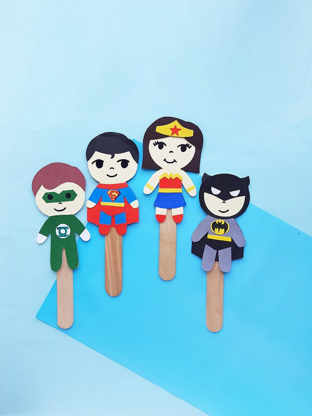 Superhero Craft – DIY Puppets