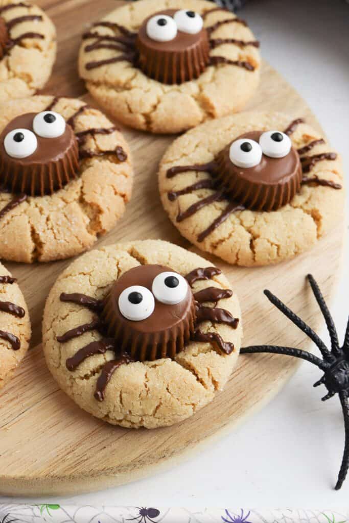 halloween cookie with spiders