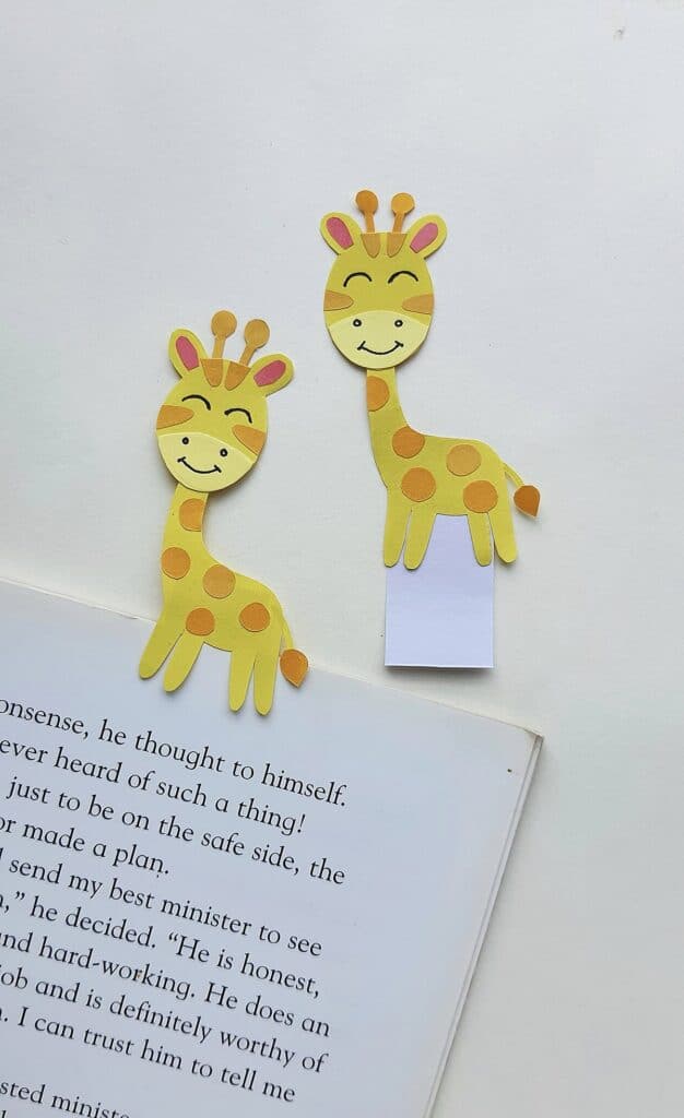 how to make a giraffe bookmark