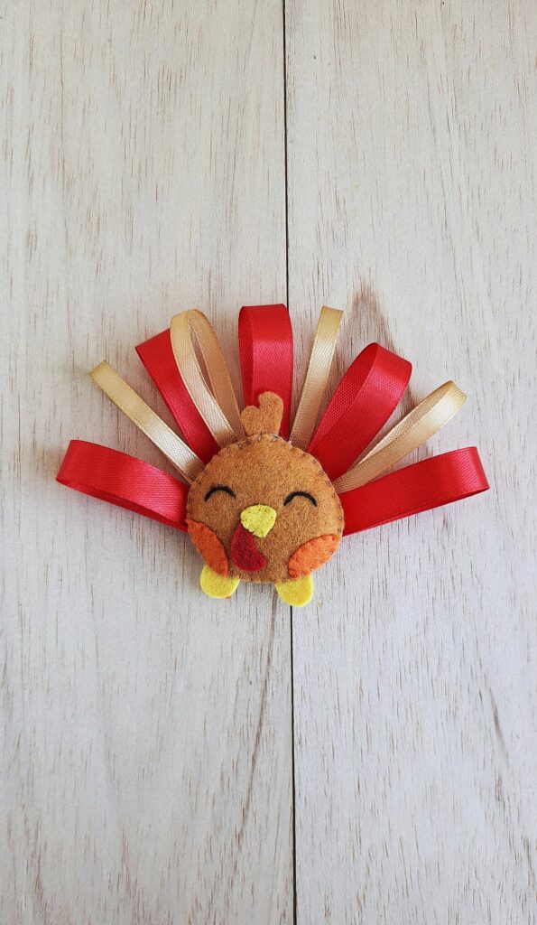 felt and ribbon turkey for thanksgiving
