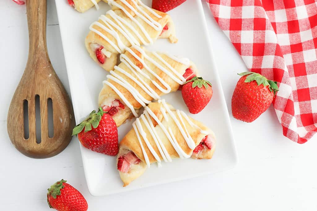 easy crescent roll strawberry cheesecake